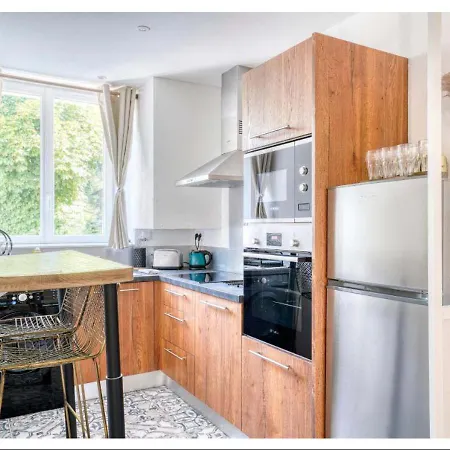 Calme Dans Un Chateau Au Coeur De Daire Caen