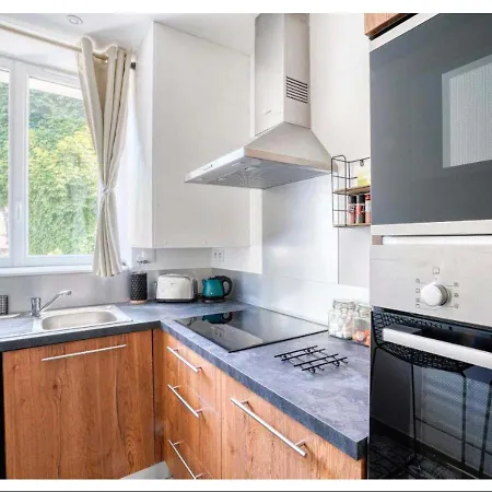 Daire Calme Dans Un Chateau Au Coeur De *